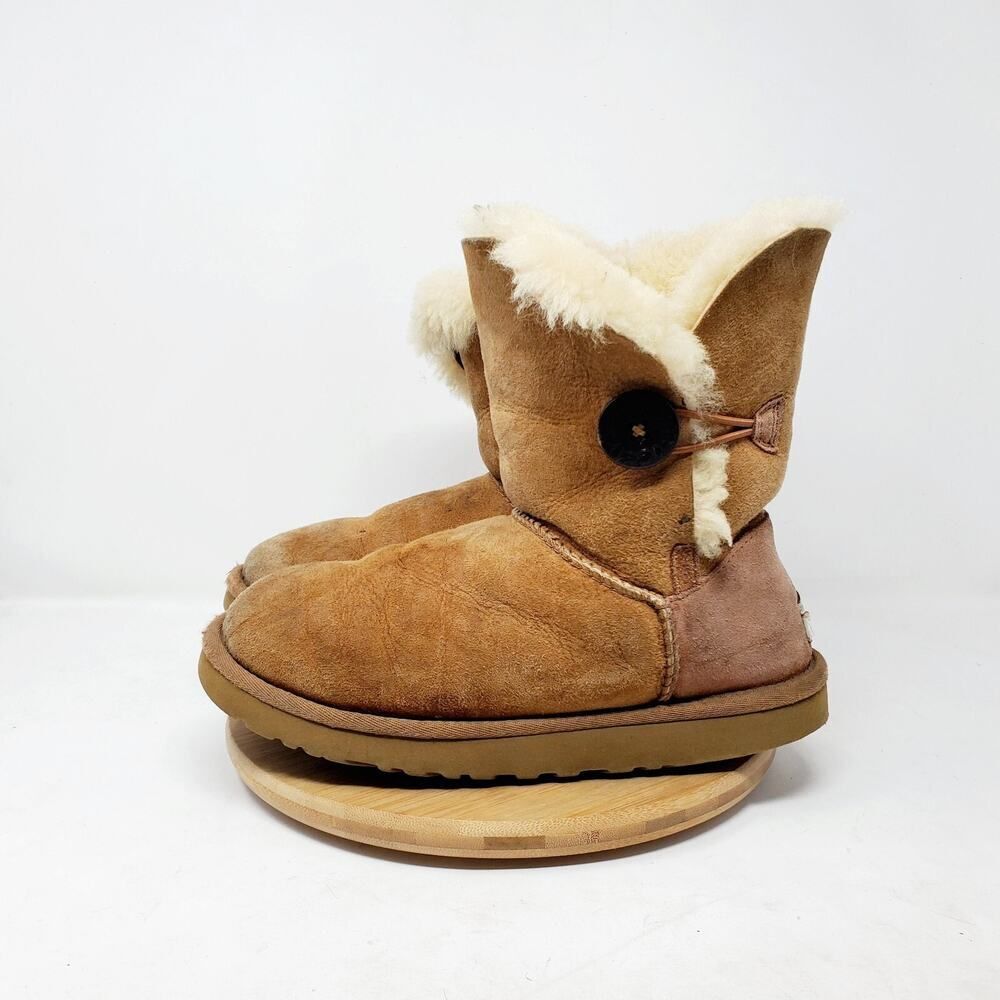 UGG Bailey II‎ Boots Womens 7 Brown Suede Sheepskin Winter Button Classic Shoes